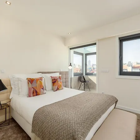 Spacious 4-bedroom In Apartment Porto