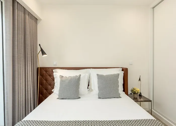 Spacious 4-bedroom In Apartamento