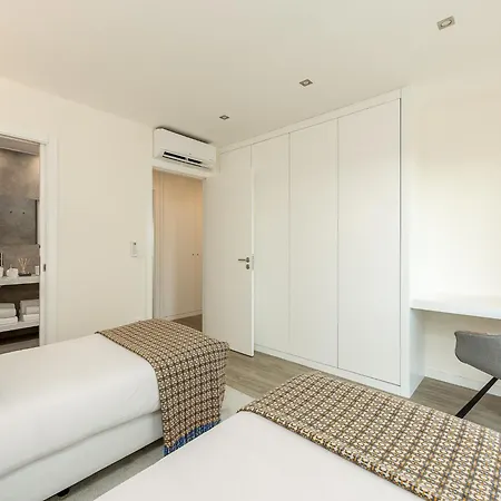 Spacious 4-bedroom In Apartment Porto