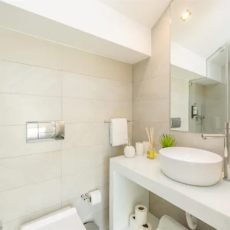Spacious 4-bedroom In Porto