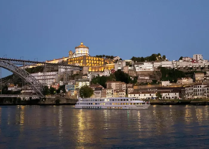 Spacious 4-bedroom In 아파트 포르투