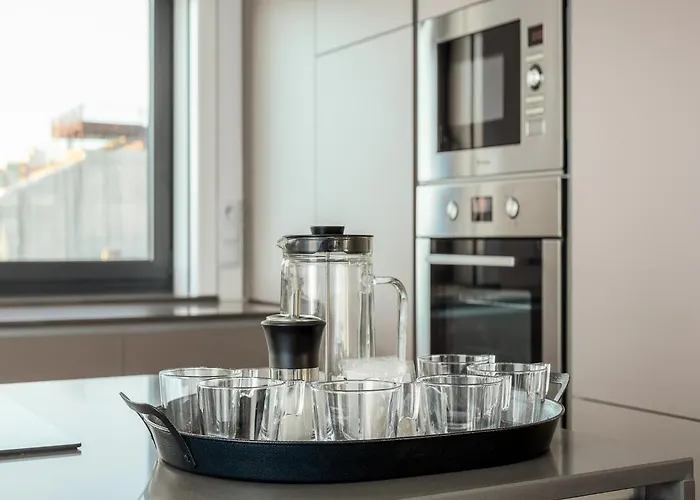 Spacious 4-bedroom In Oporto