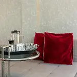 Spacious 4-bedroom In Apartament *