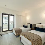 Apartament Spacious 4-bedroom In *