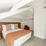 Spacious 4-bedroom In Apartament *