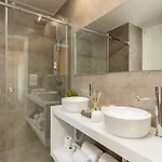 Spacious 4-bedroom In Apartament Porto