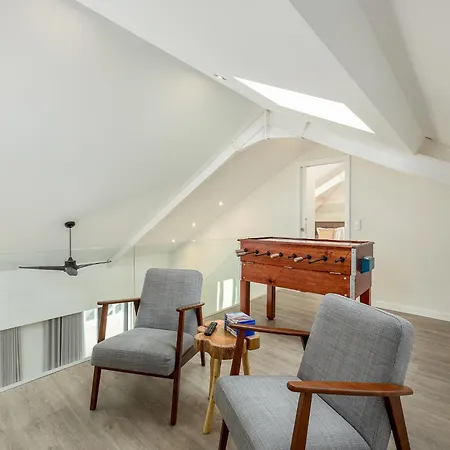 Spacious 4-bedroom In Apartament *