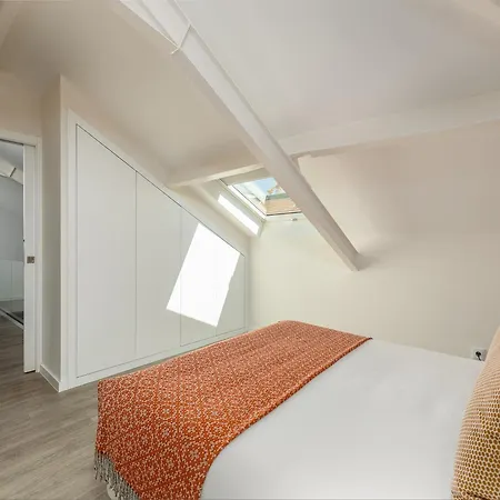 Spacious 4-bedroom In アパート *