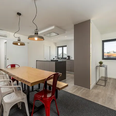 Spacious 4-bedroom In アパート