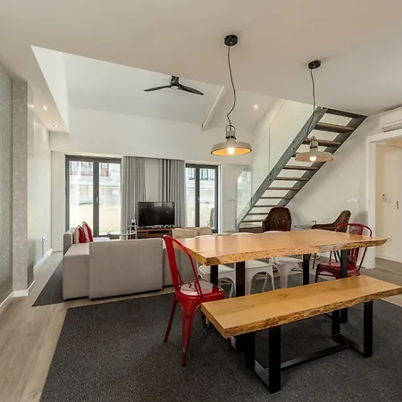 Spacious 4-bedroom In * ポルト