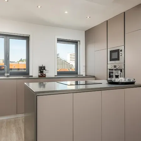 アパート Spacious 4-bedroom In ポルト