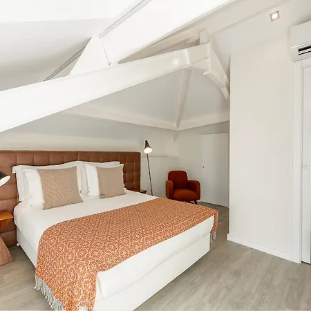 Spacious 4-bedroom In アパート *